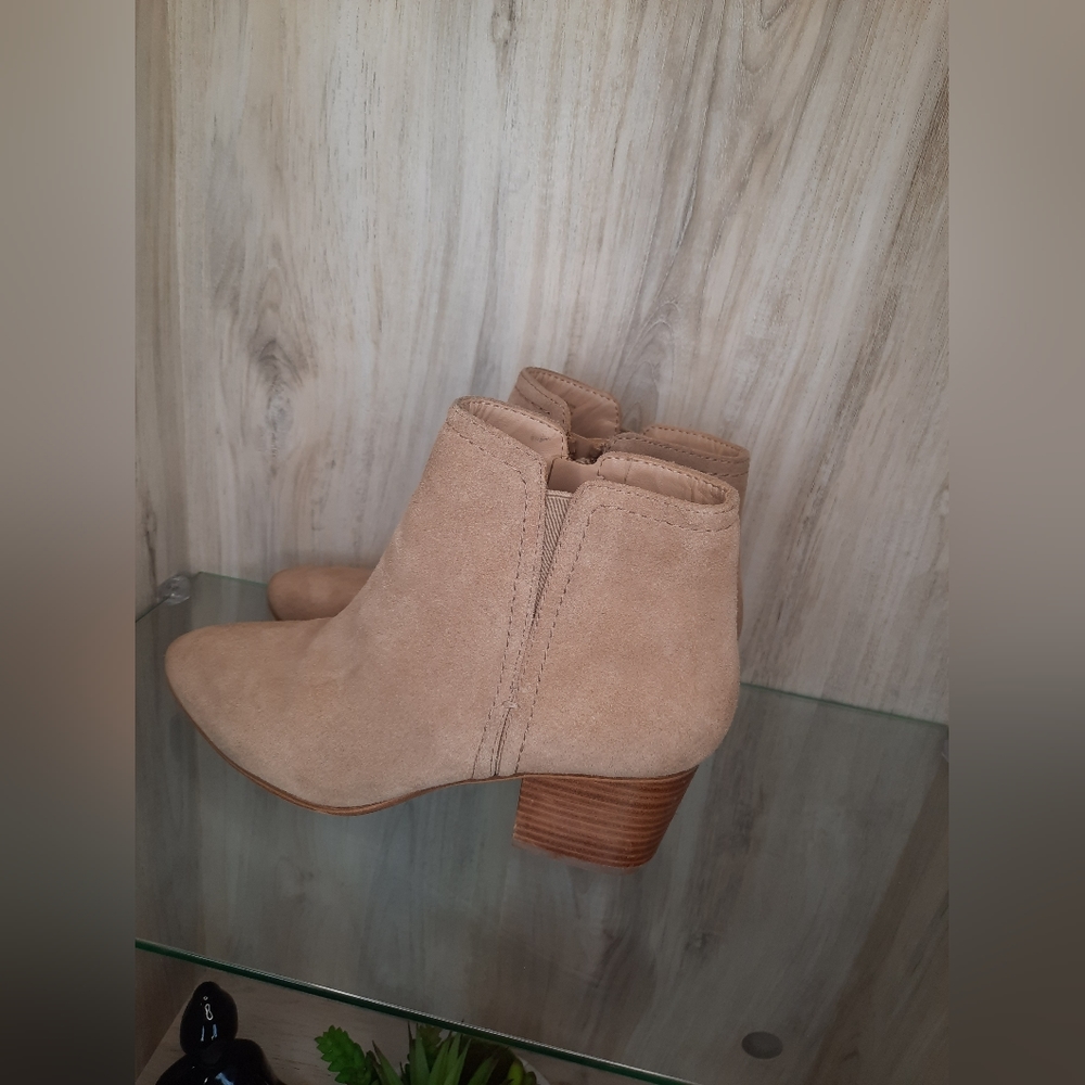 Aldo women suede boots size 8.5, 2" heels used like new